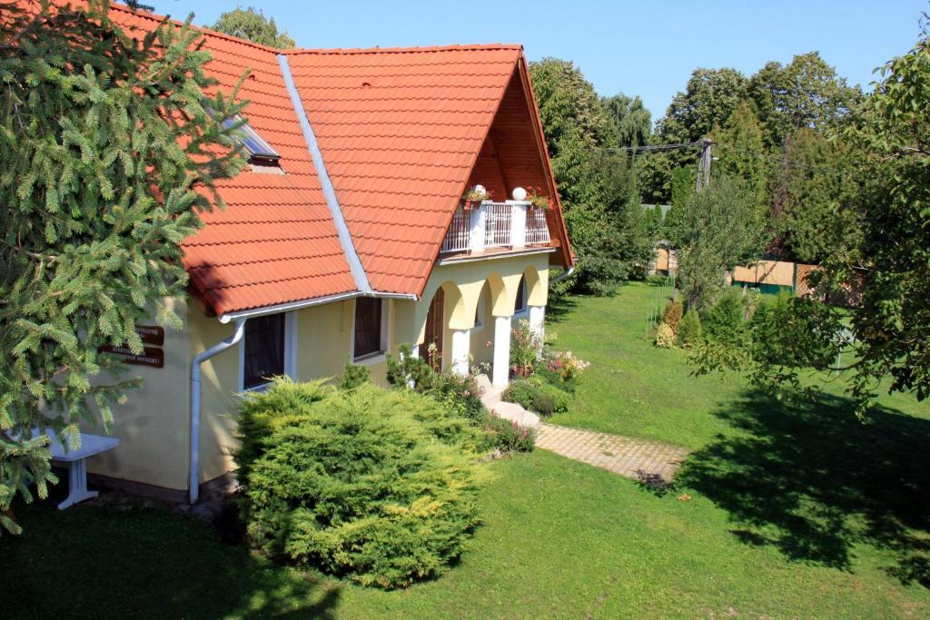黄玉公寓酒店 Balatongyörök 外观 照片